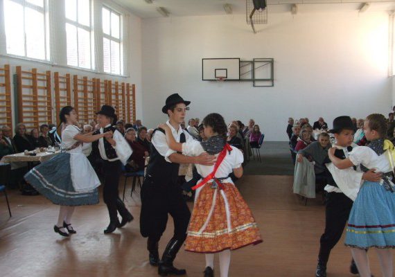 Szépkorúak köszöntése Körösszegapátiban